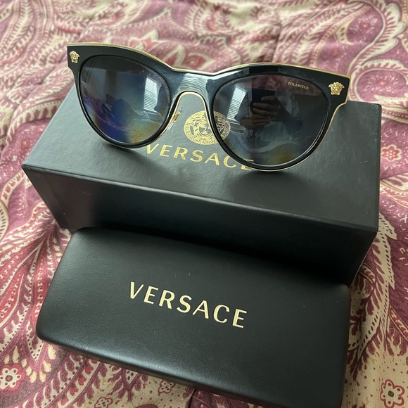 Versace Medusa Charm Sunglasses New - Picture 1 of 3